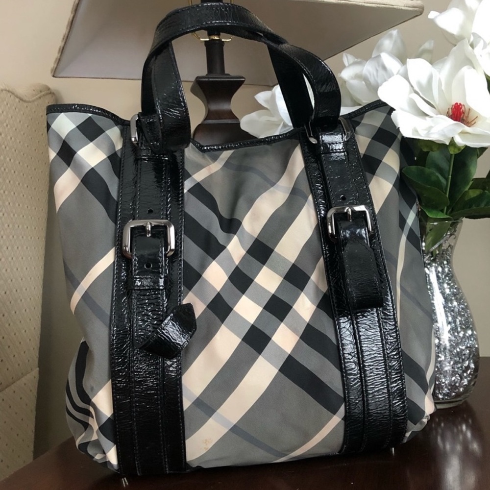 Burberry Black Beat Check Nylon And Patent Leather Lowry Tote - Picture 6 of 16